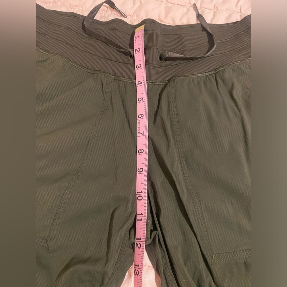 Lululemon pants - Picture 8 of 10